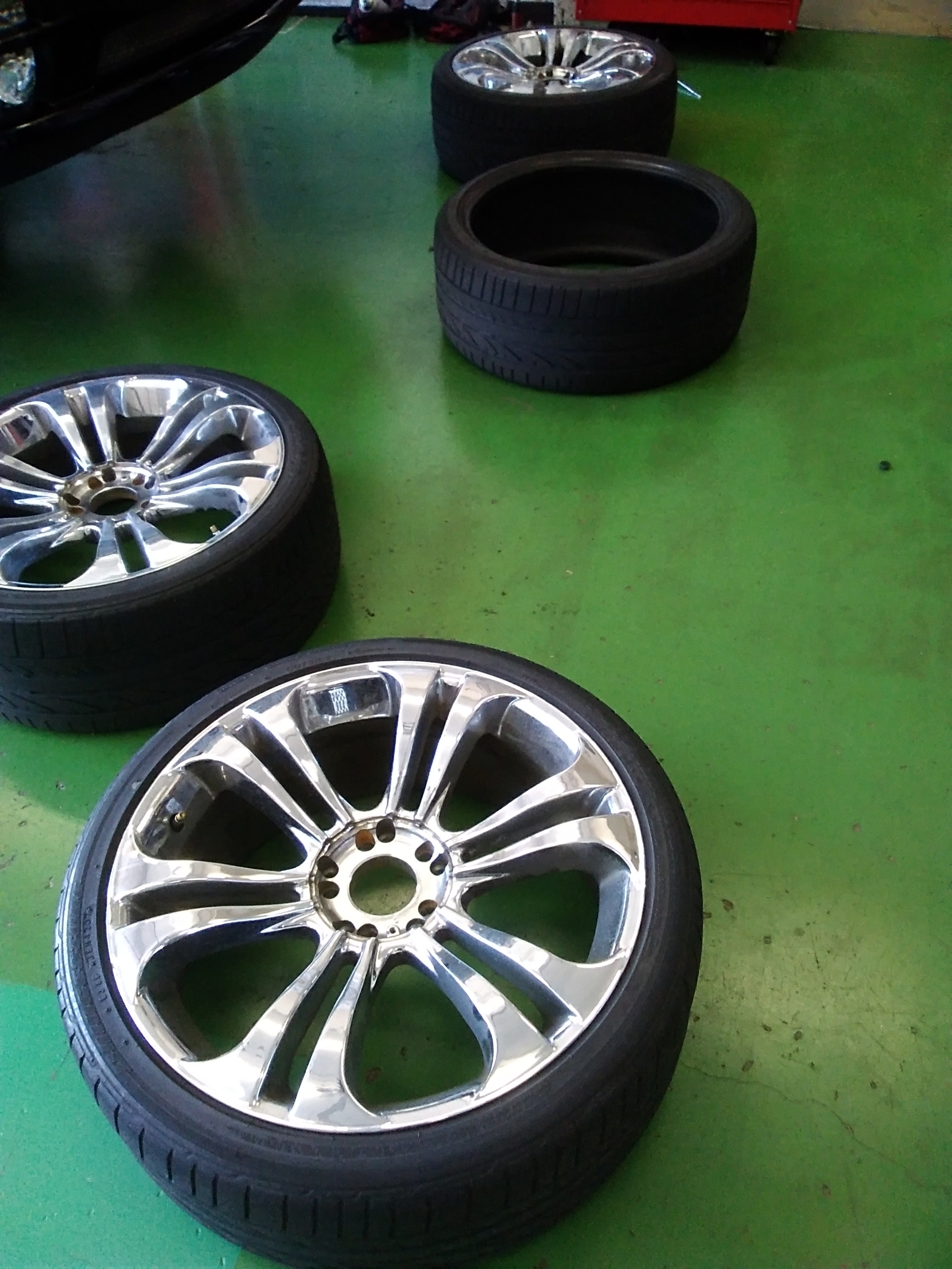 キャデラック STS 20インチ 4本交換｜タイヤ市場宇都宮西川田店